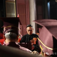 台北孔庙祭孔大典依古礼凌晨举行，孔垂长循例担任正献官和奉祀官