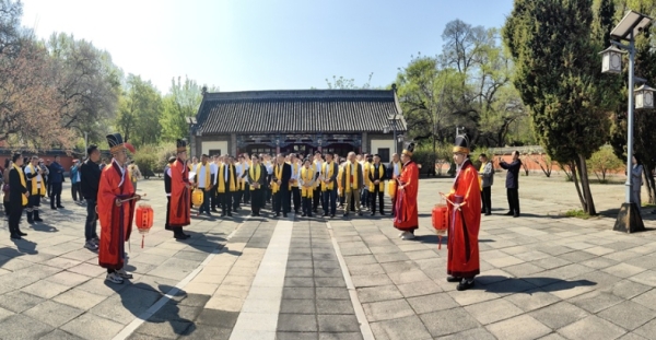 尊孔祭祖大典暨仲子、端木子塑像落成仪式在呼兰文庙举行