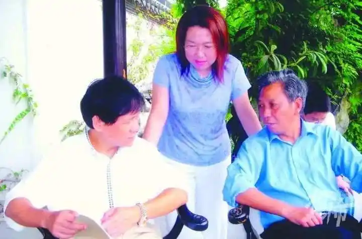 许彤（中）陪同衢州籍著名音乐家、上海音乐学院教授徐坚强先生05.jpg