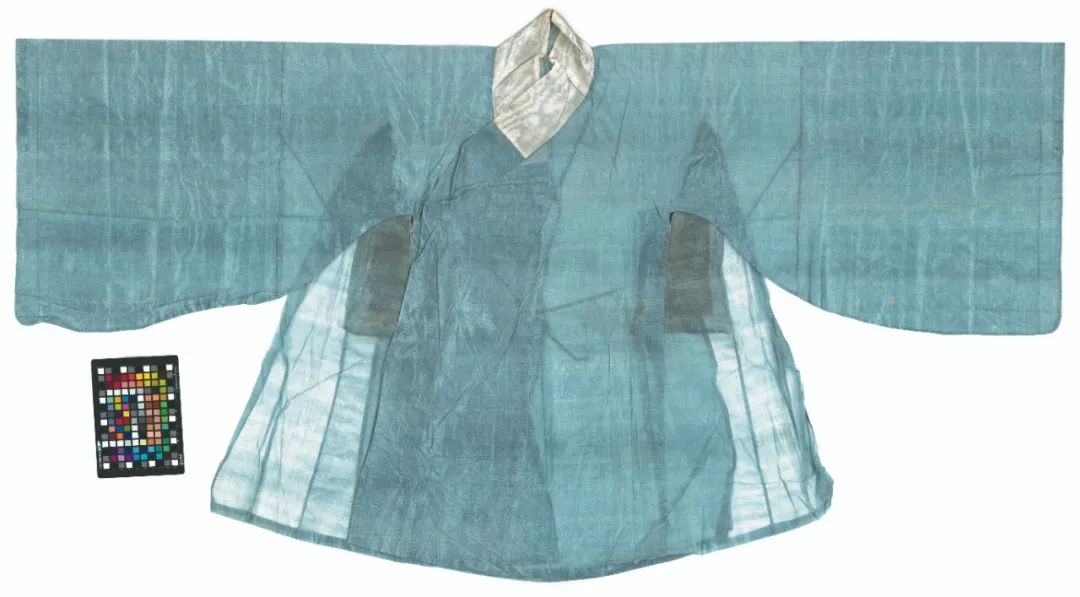 孔府旧藏明代衍圣公月白色素罗便服09.jpg