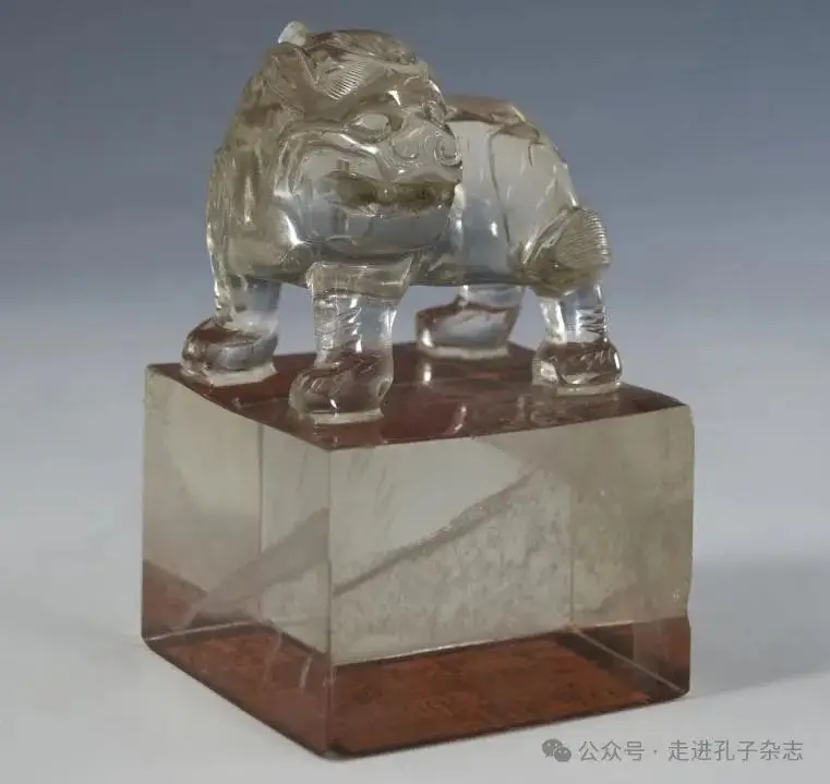 图1 狮钮水晶印章01.webp