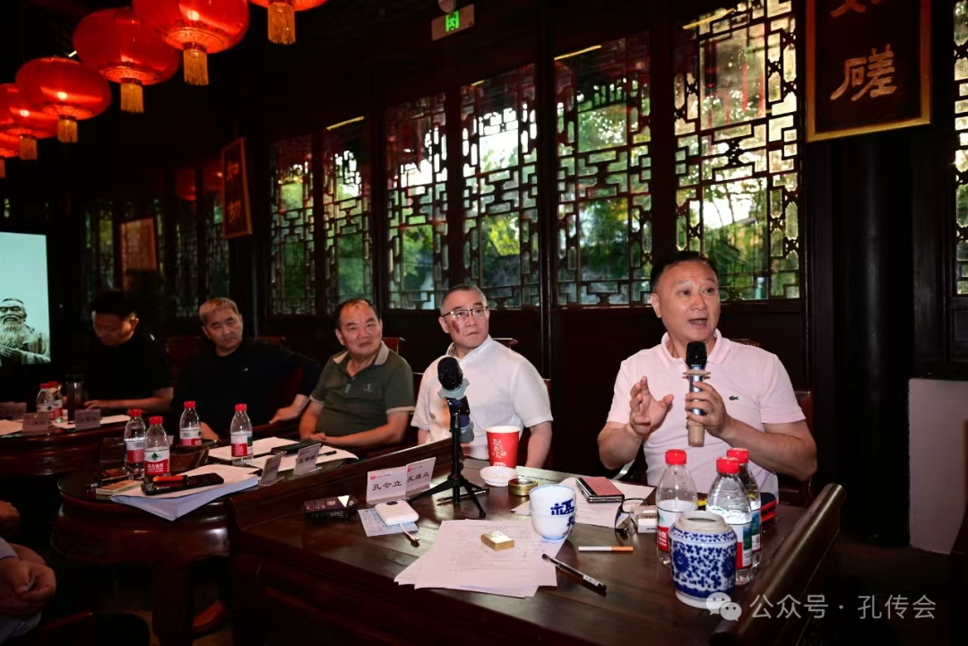 孔维众做主旨发言.png