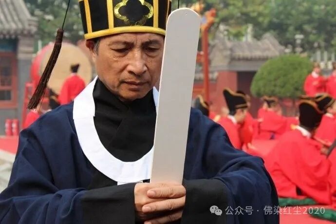 （季谦先生在河北正定祭孔任献官）.jpg
